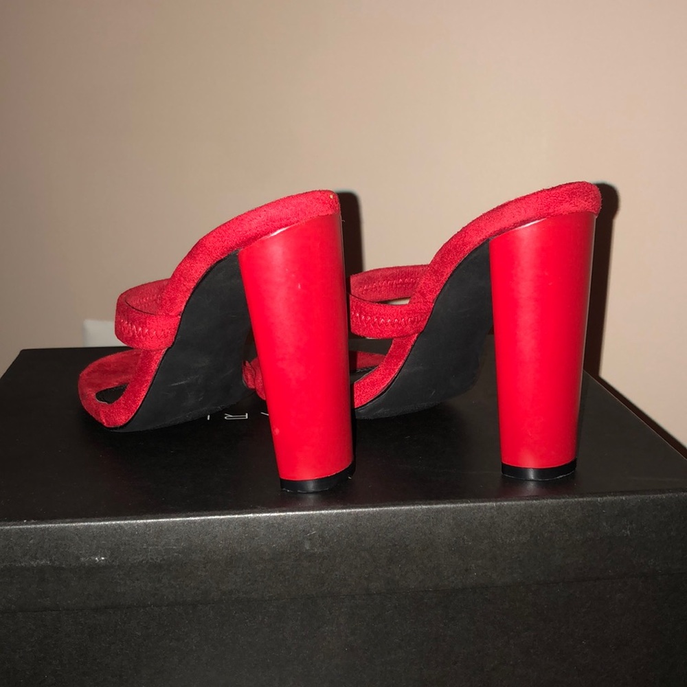 Trendy Toe Strap Mules - Picture 3 of 3